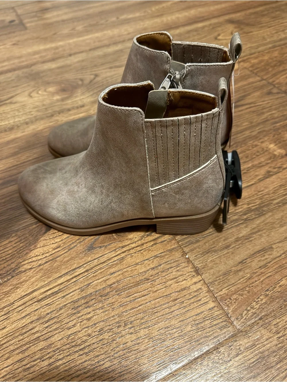 Girls size 7 Wonder Nation NEW Taupe Suede Chelsea Ankle Boots - Classic Style